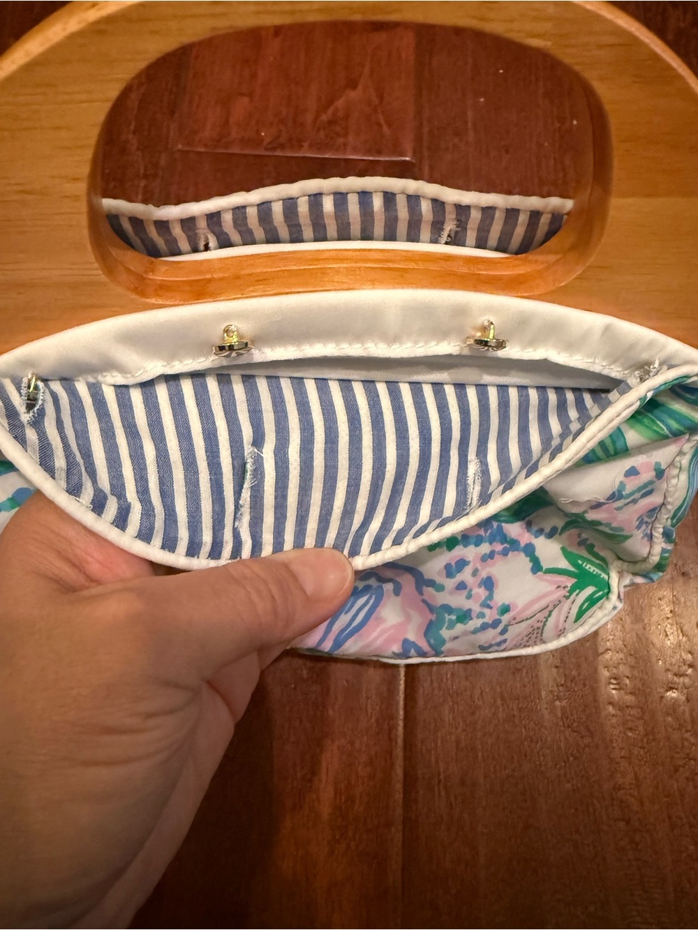 Lilly Pulitzer Bermuda Bag w/Wooden Handle Reversible Pink Green flowers/Striped - Picture 8 of 8